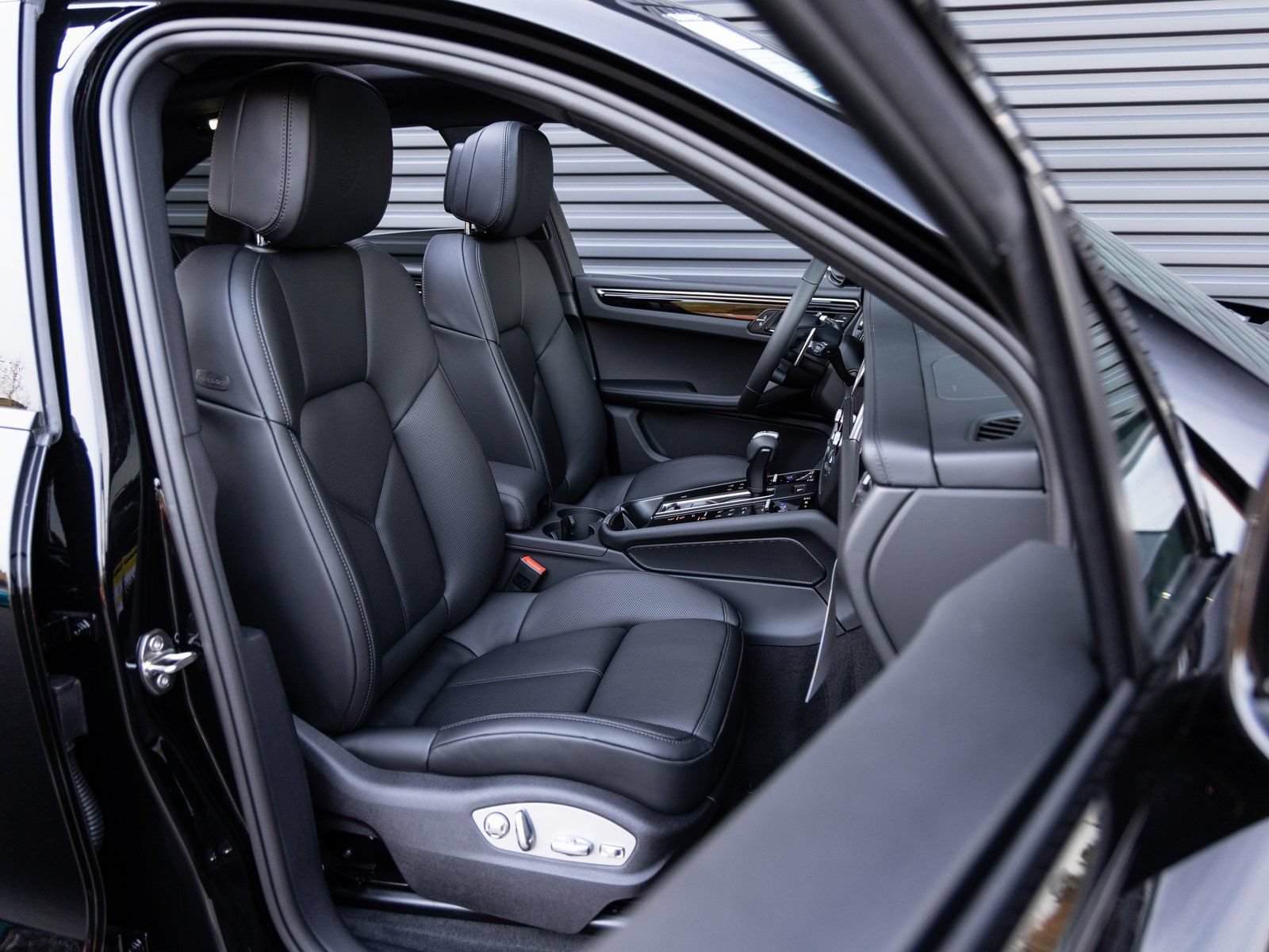New 2026 Porsche Macan AWD/4WD image 33