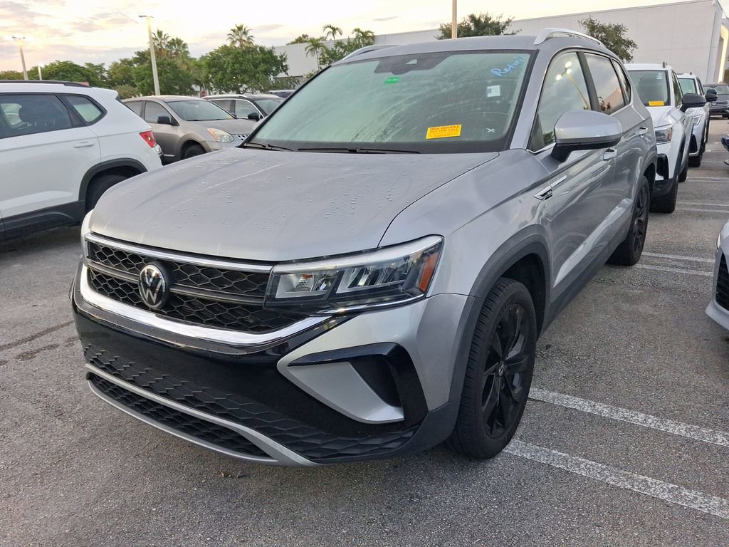 Certified 2023 Volkswagen Taos SE w/ Black Wheel Package FWD image 3