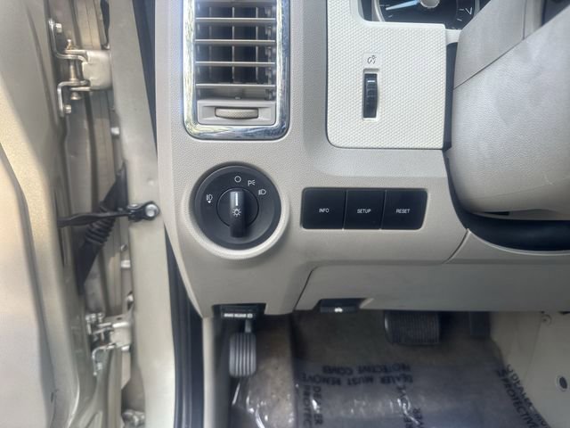 Used 2010 Mercury Mariner 2WD image 22