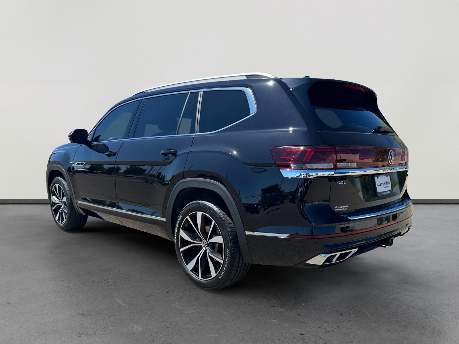 New 2025 Volkswagen Atlas SEL Premium R-Line image 3