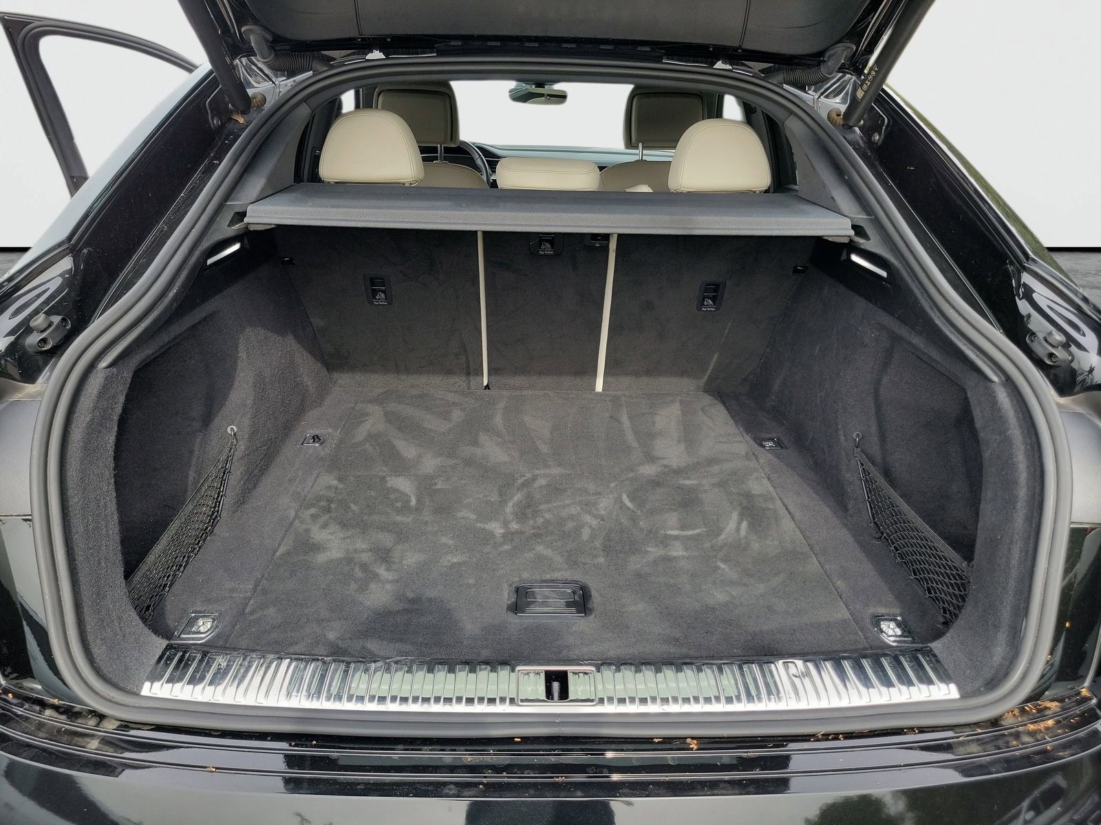 Used 2024 Audi Q8 e-tron Premium Plus w/ Premium Plus Package image 9