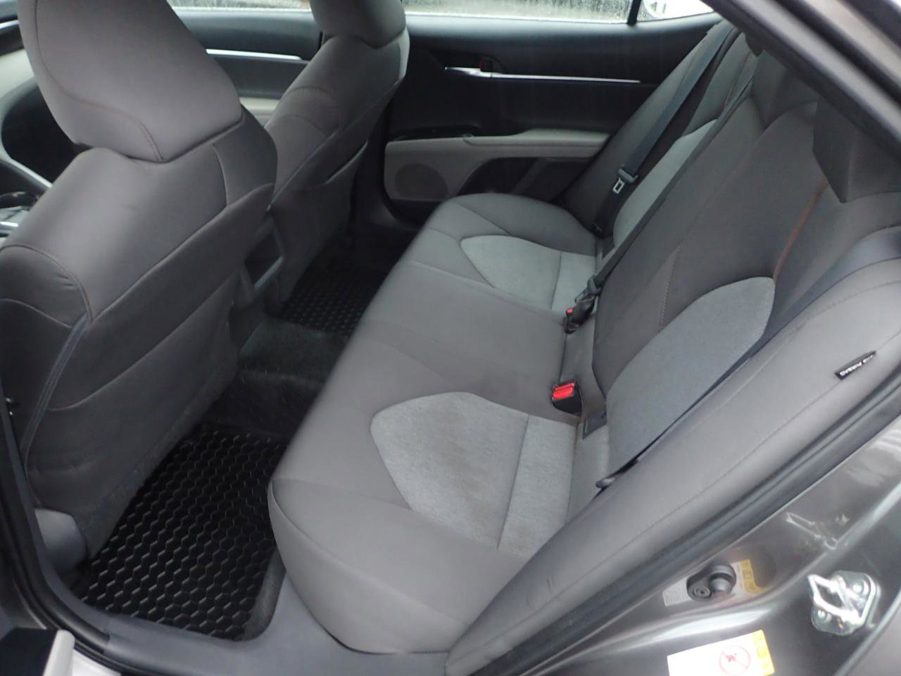 Used 2018 Toyota Camry LE FWD image 10