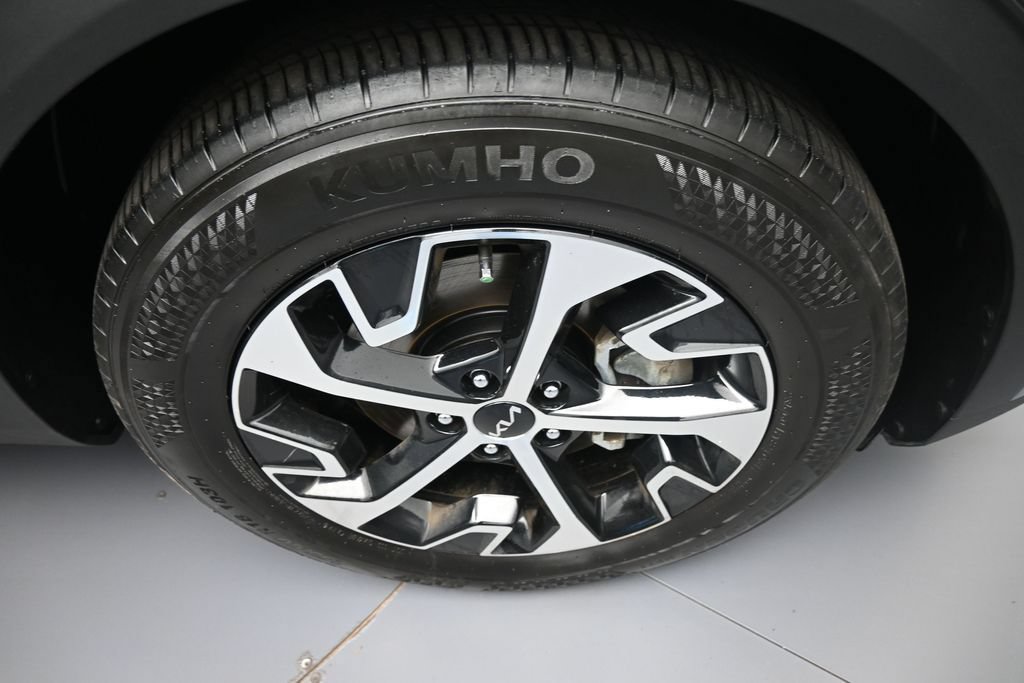 Certified 2024 Kia Sportage EX FWD image 13