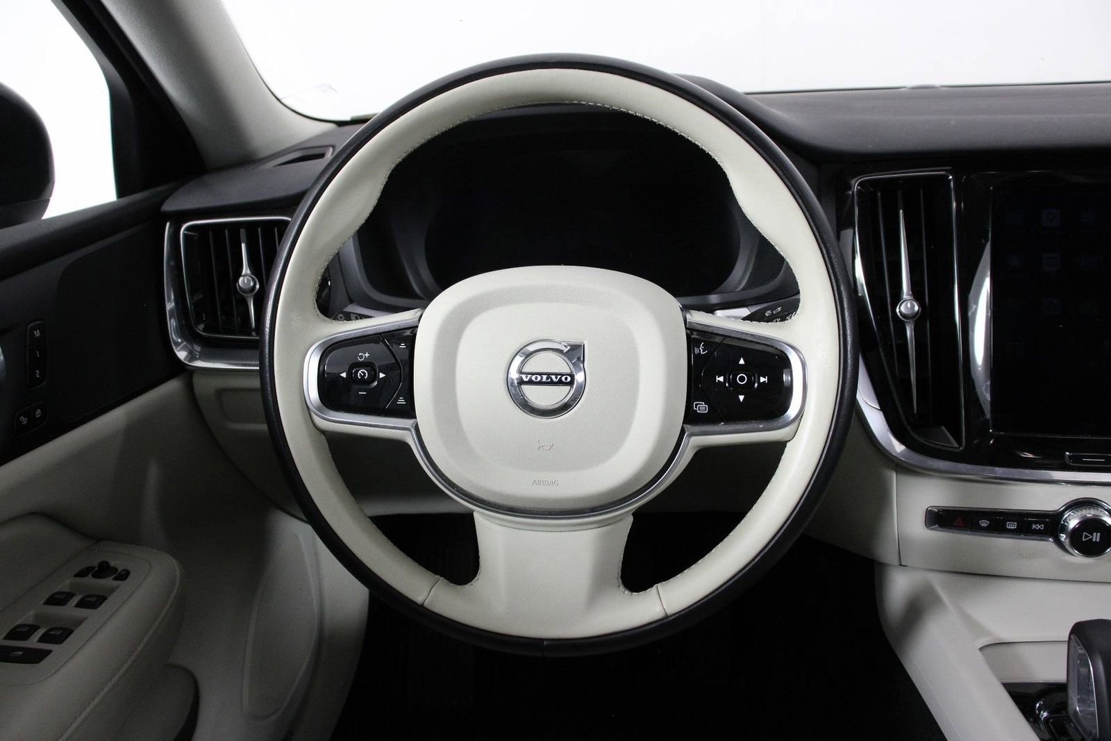 Certified 2025 Volvo S60 B5 Core image 8