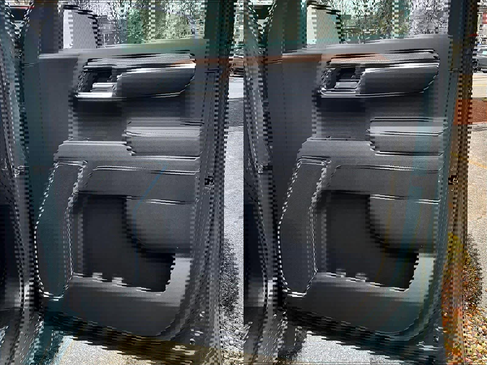 Used 2025 Chevrolet Silverado 1500 LT image 12