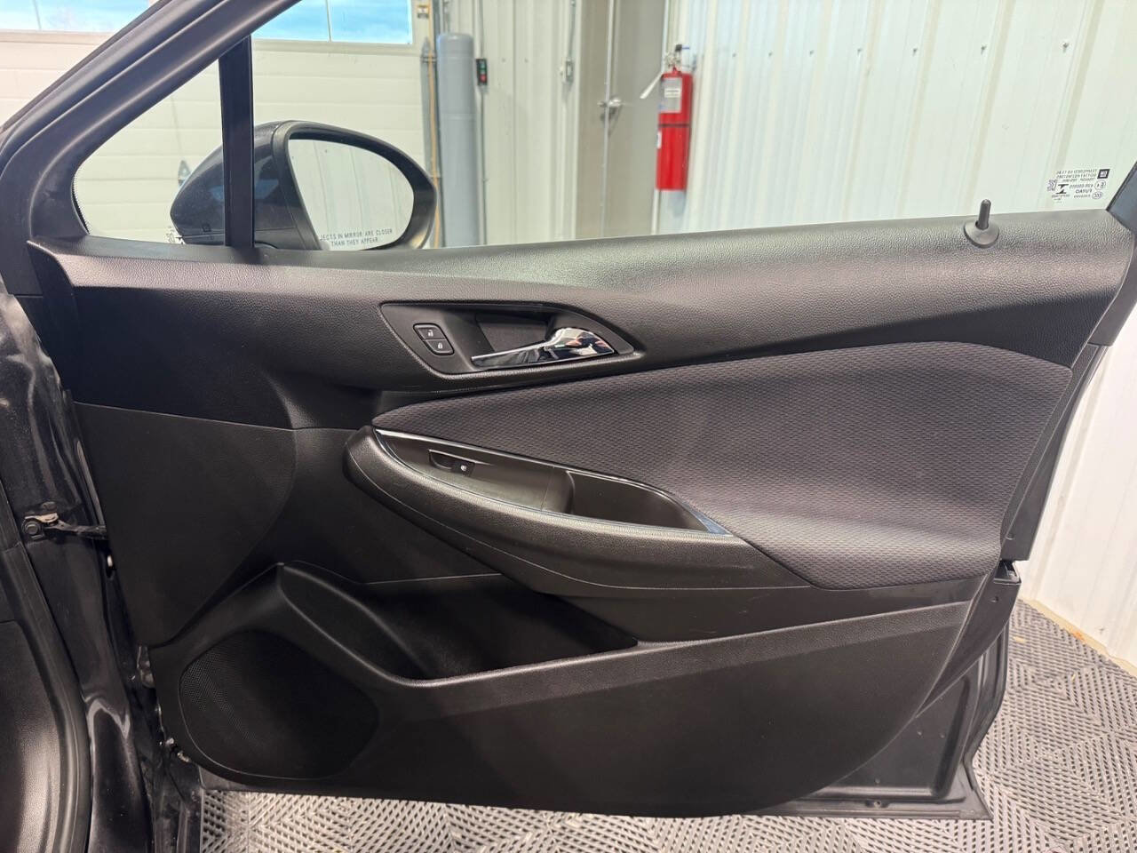 Used 2017 Chevrolet Cruze LT w/ Convenience Package image 18