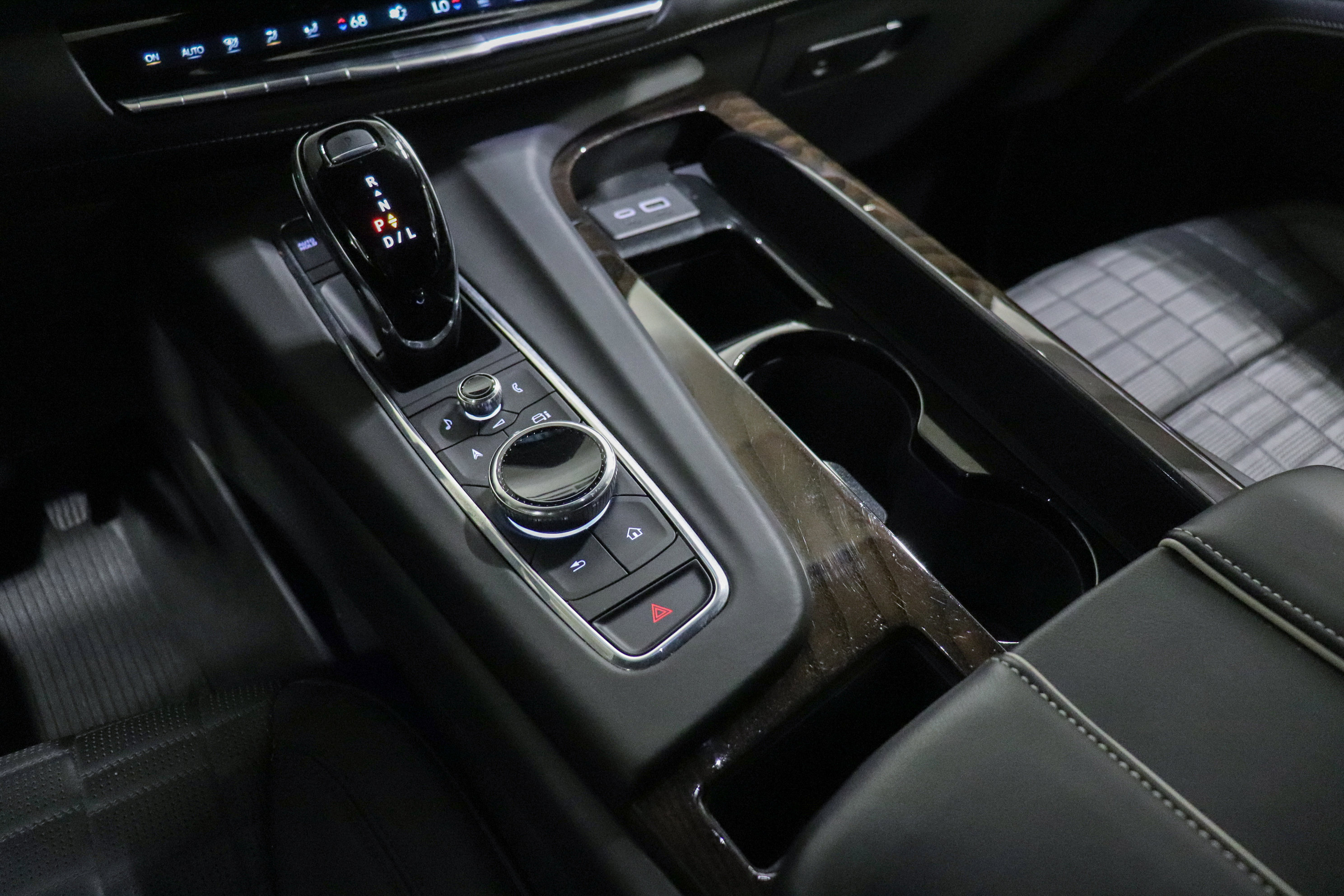 Certified 2023 Cadillac Escalade Sport Platinum w/ LPO, ONYX Package image 35