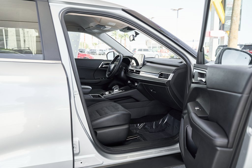 Used 2024 Mitsubishi Outlander SE image 12
