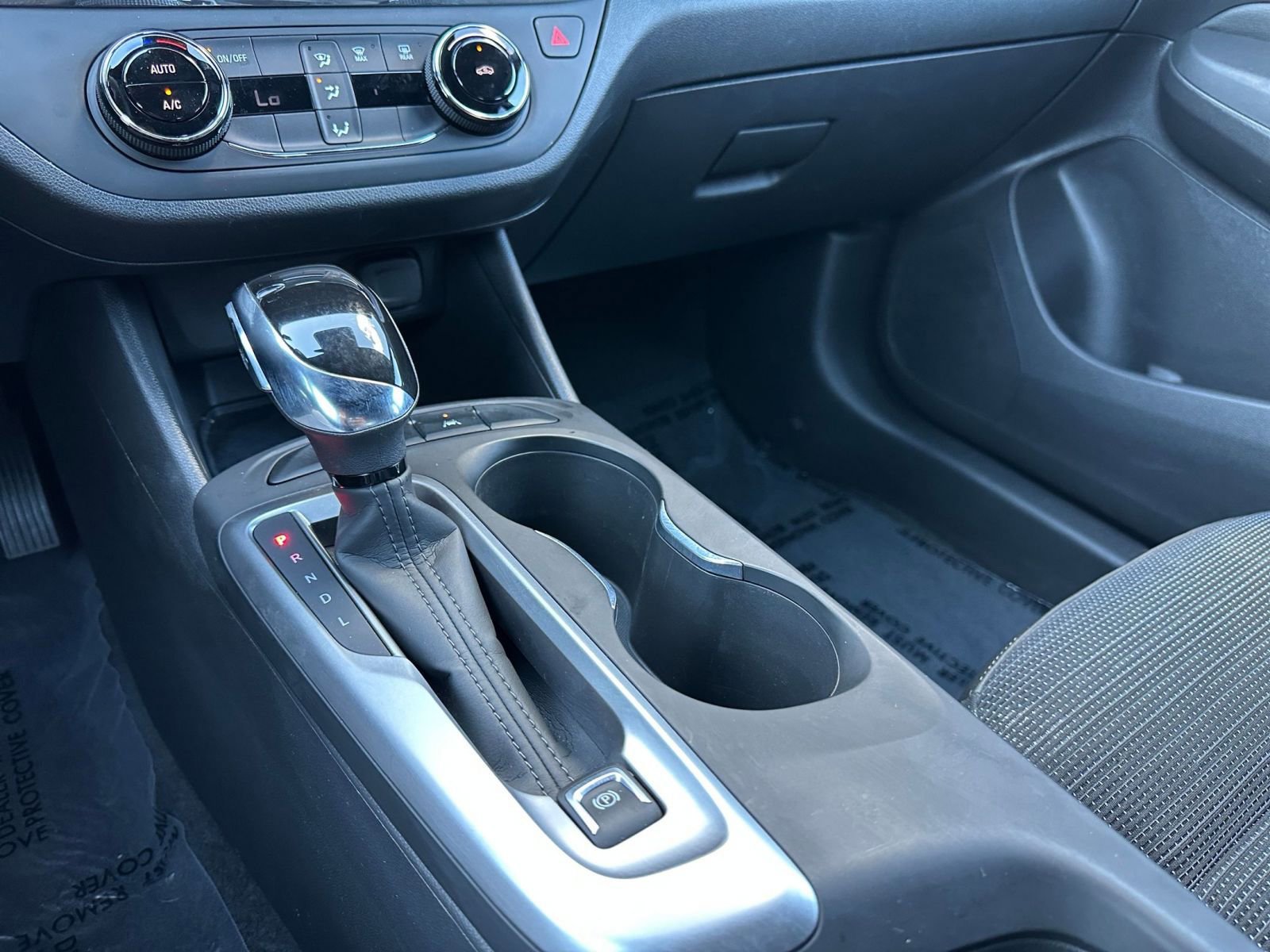 Used 2025 Buick Envista Preferred image 39