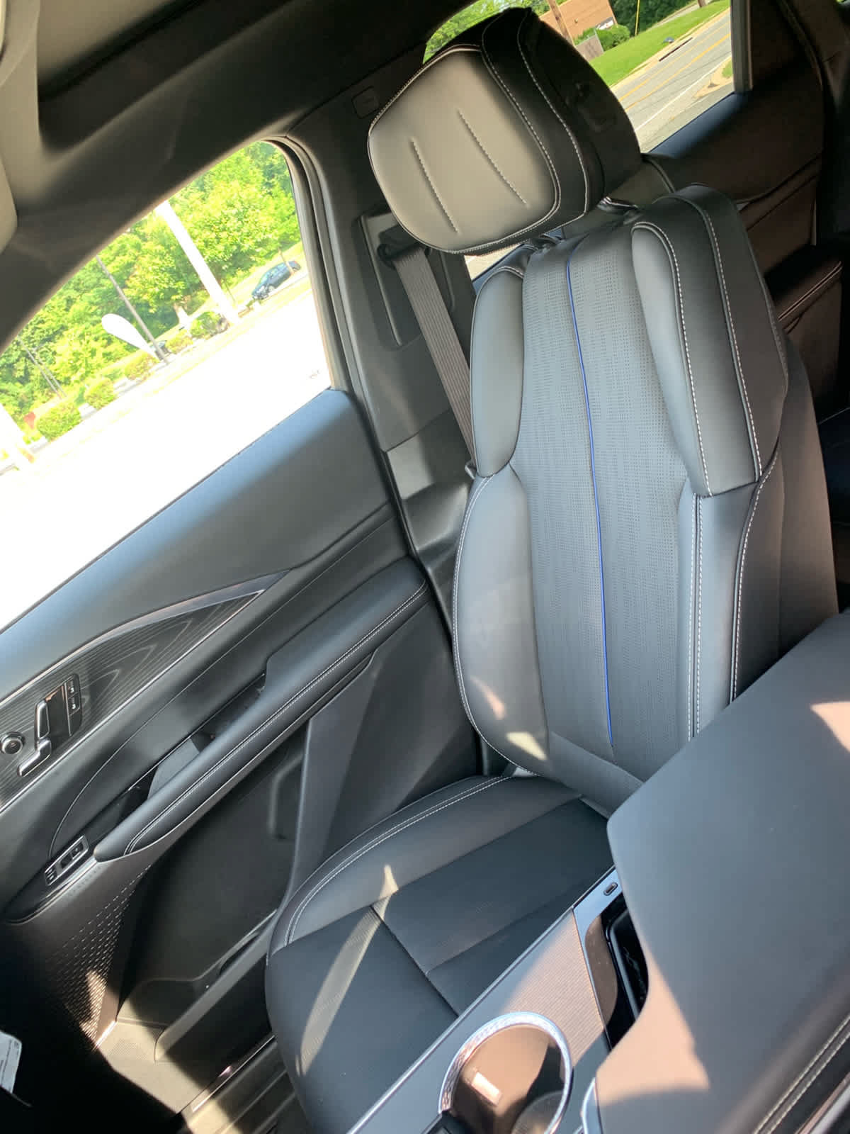 Used 2024 Cadillac Lyriq Luxury w/ LPO, Floor Liner Package AWD/4WD image 20