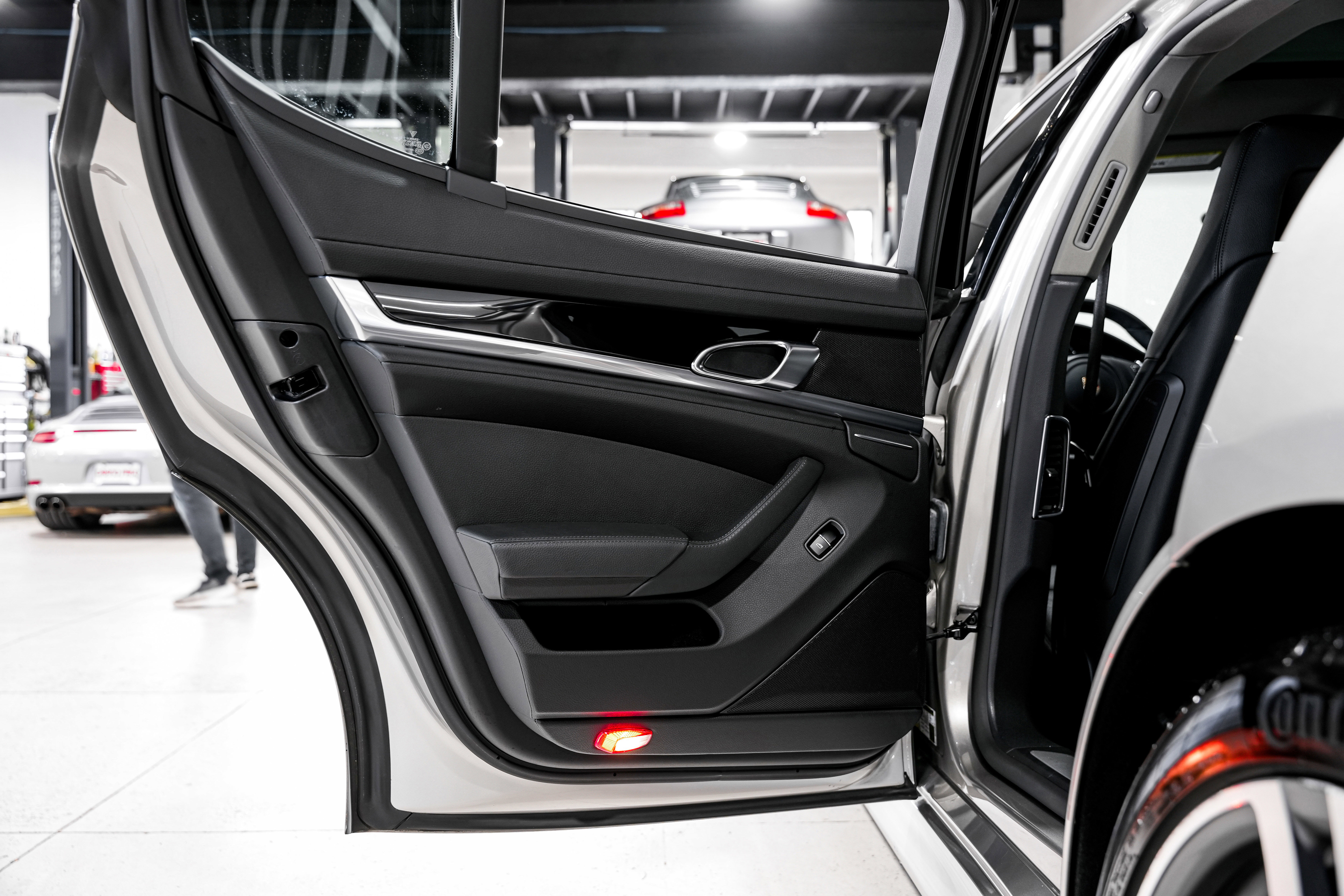 Used 2012 Porsche Panamera 4S image 31