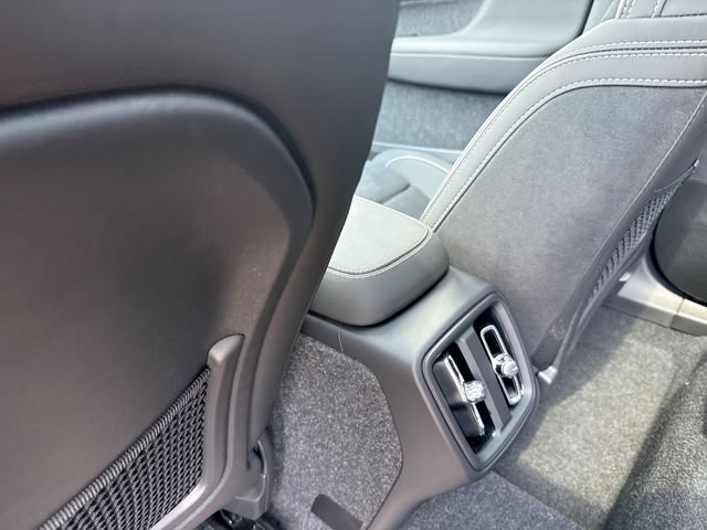 Certified 2025 Volvo XC40 B5 Plus AWD/4WD image 26