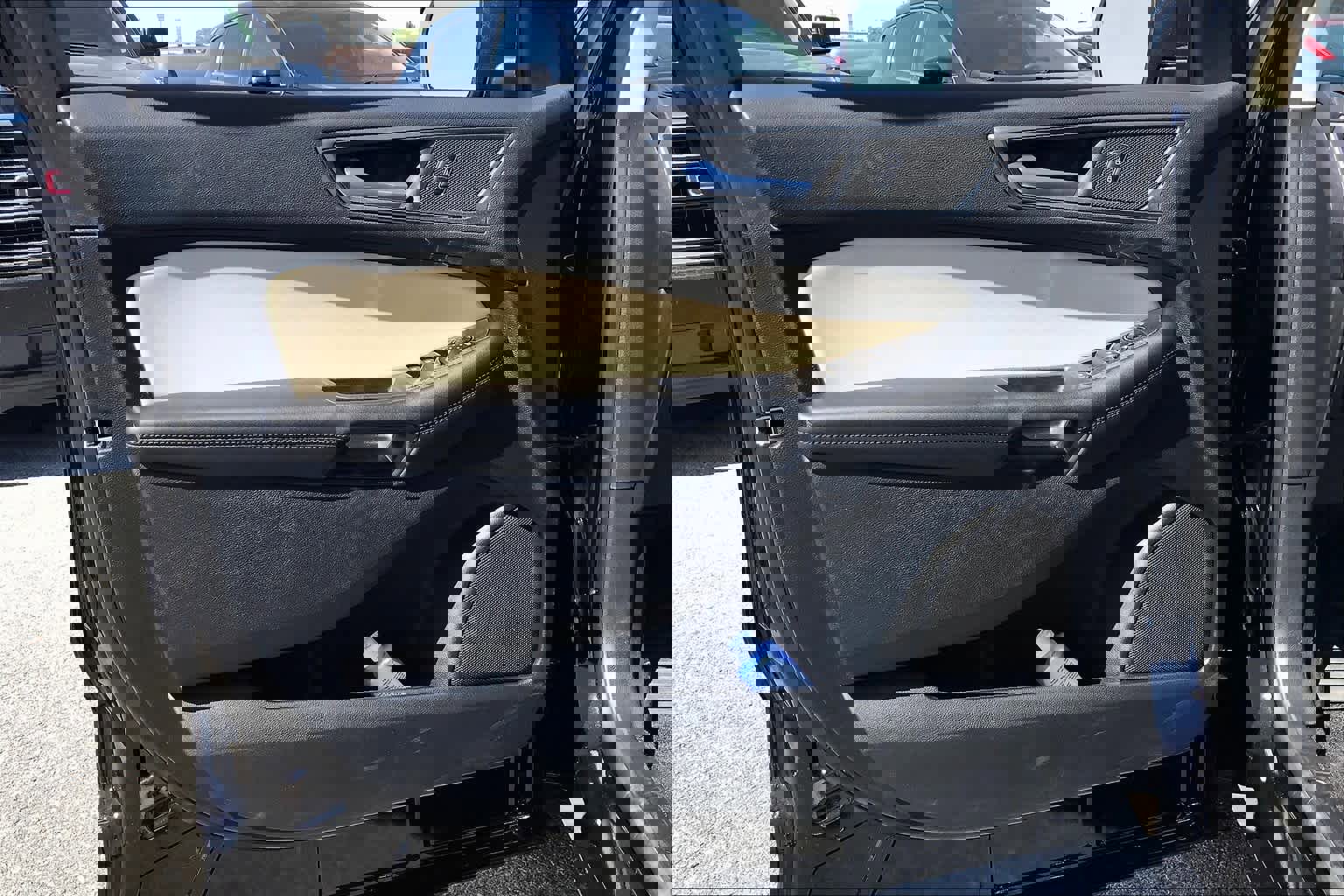 Certified 2024 Ford Edge SE image 10