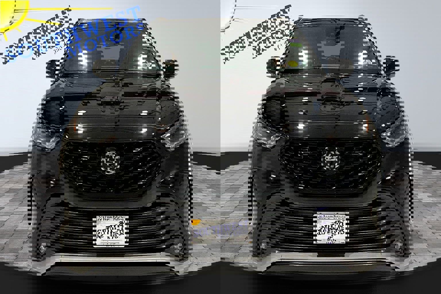 Used 2025 Toyota Highlander XSE image 2