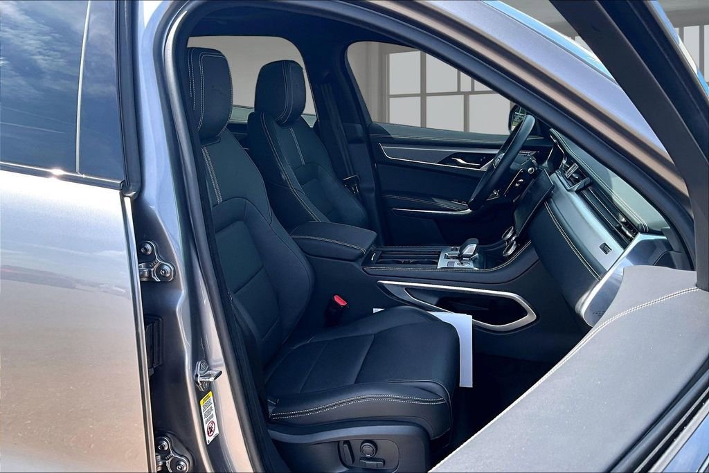 Used 2026 Jaguar F-PACE R-Dynamic S image 7