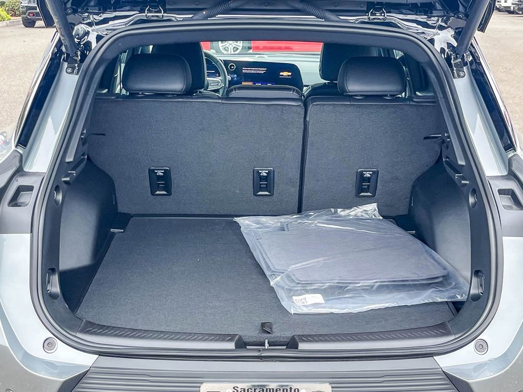 New 2026 Chevrolet Equinox EV LT image 24