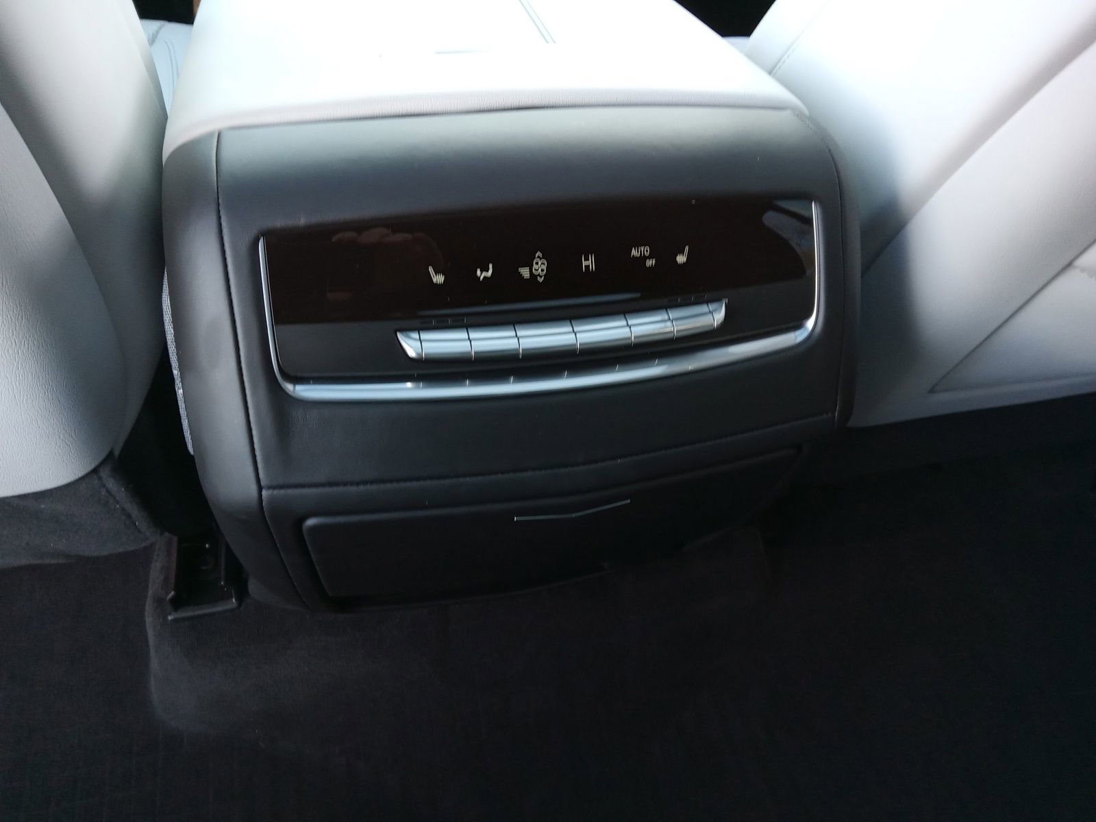 Used 2025 Cadillac Escalade Sport Platinum w/ LPO, ONYX Package image 27