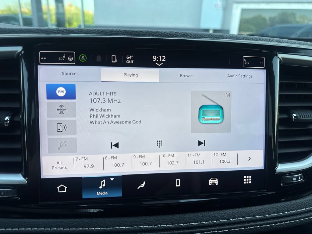 Used 2024 Chrysler Pacifica Touring FWD image 17