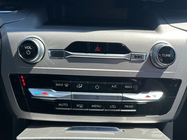 Used 2024 Ford Explorer XLT image 34