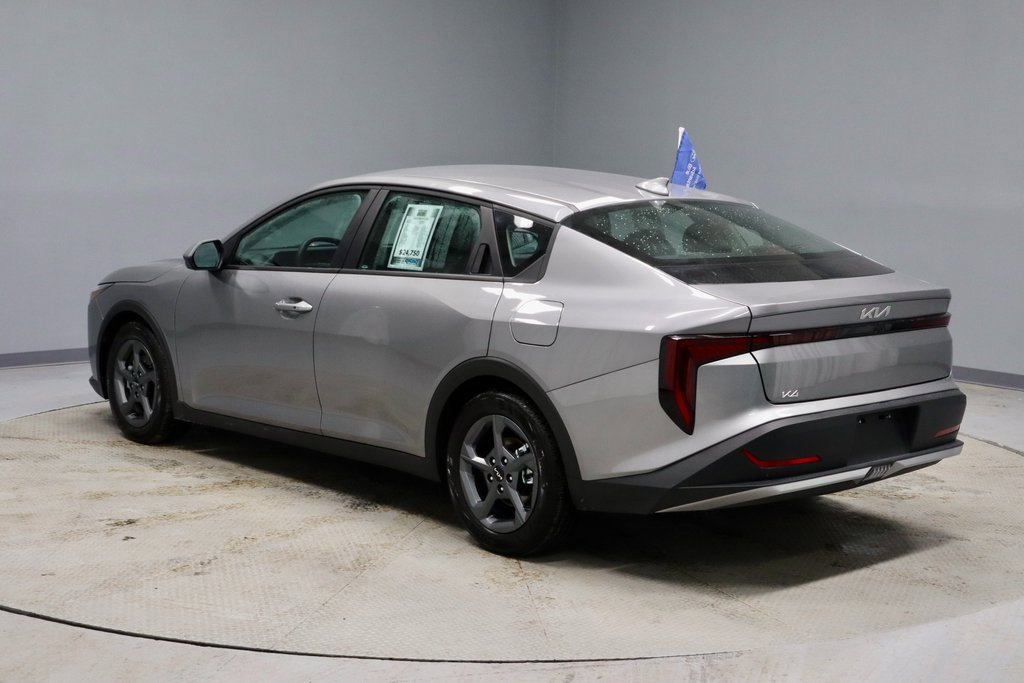 Used 2025 Kia K4 LXS image 9