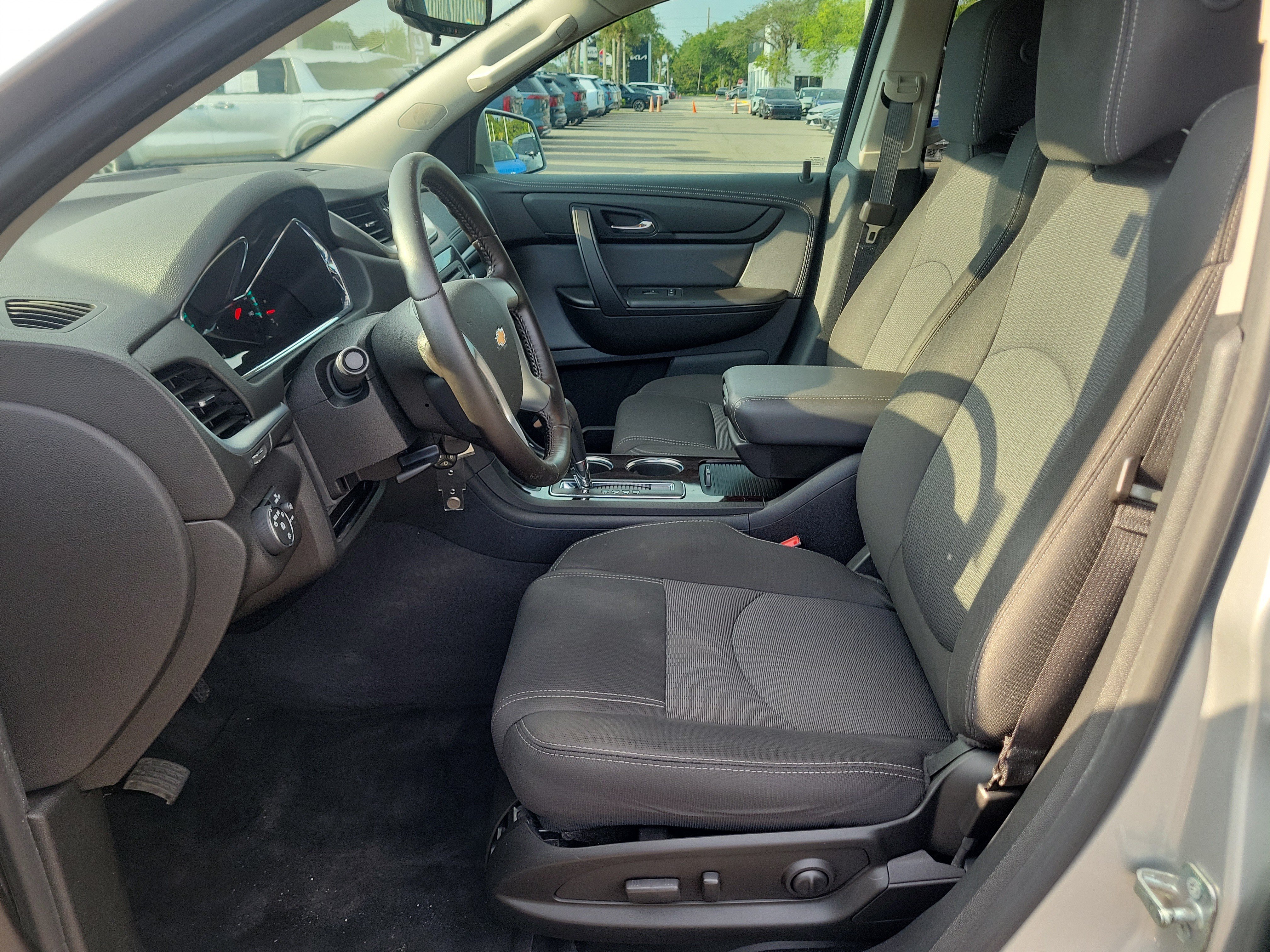 Used 2017 Chevrolet Traverse LT FWD image 20