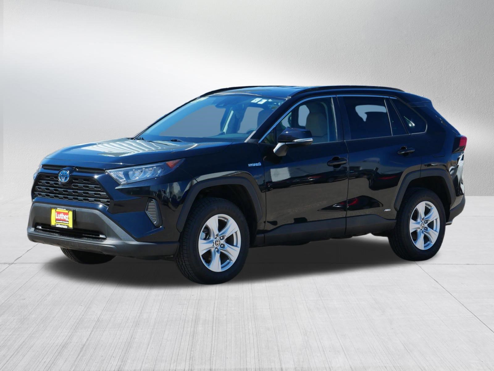 Used 2021 Toyota RAV4 LE AWD/4WD image 3