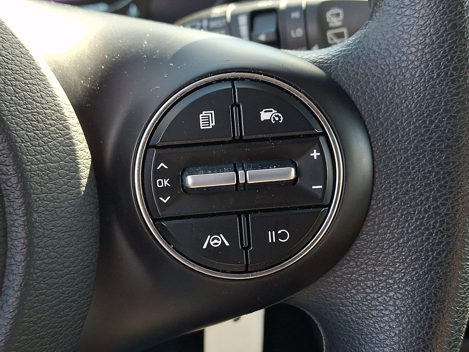 Certified 2025 Kia Soul LX w/ LX Technology Package FWD image 21