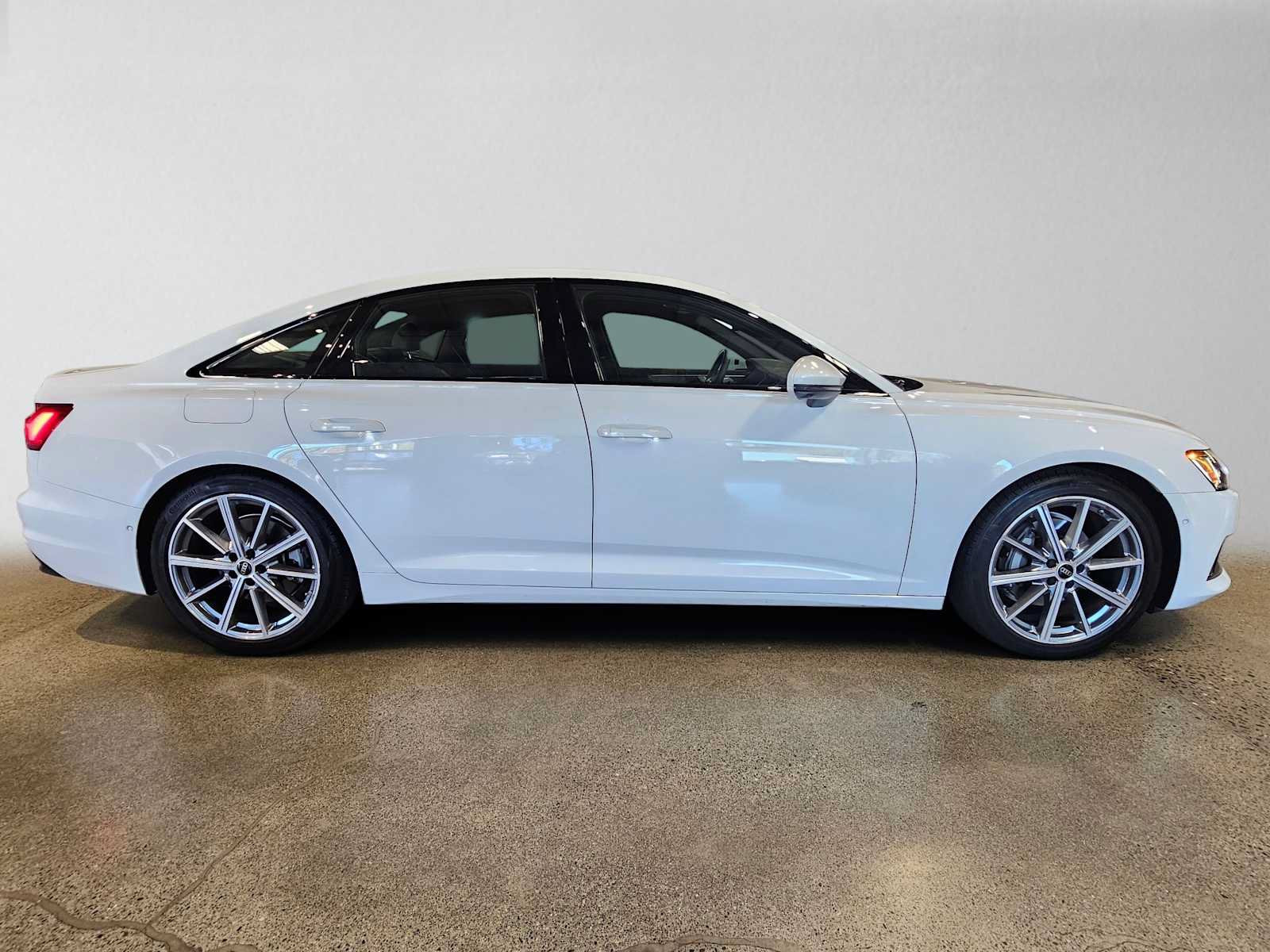 Used 2025 Audi A6 Premium Plus w/ Premium Plus Package AWD/4WD image 2