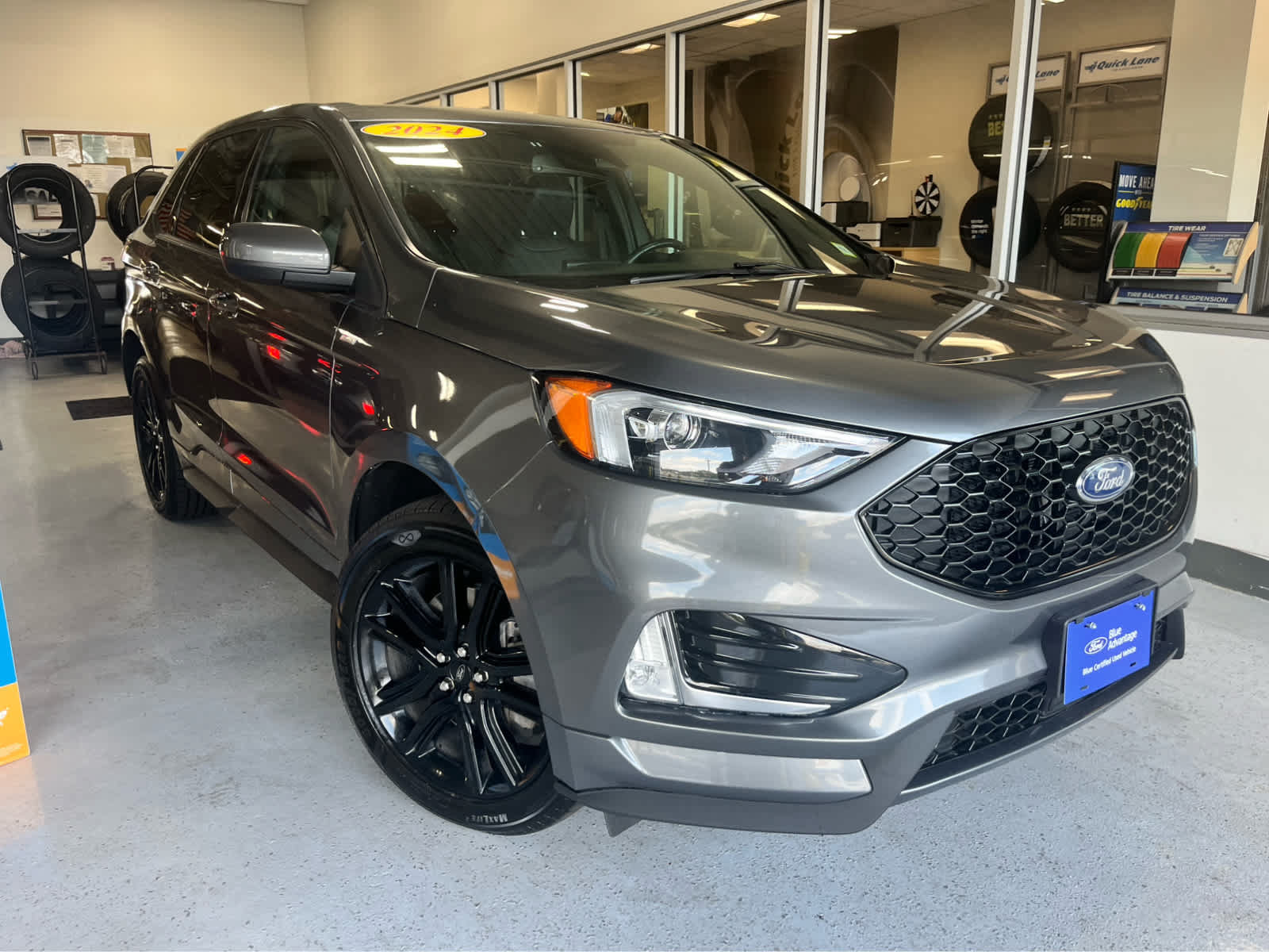 Certified 2024 Ford Edge ST-Line AWD/4WD image 4