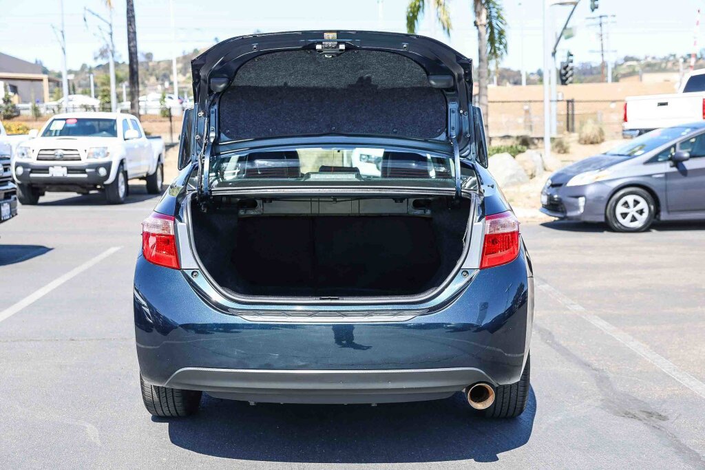 Used 2019 Toyota Corolla LE w/ Carpet Mat Package (TMS) FWD image 25