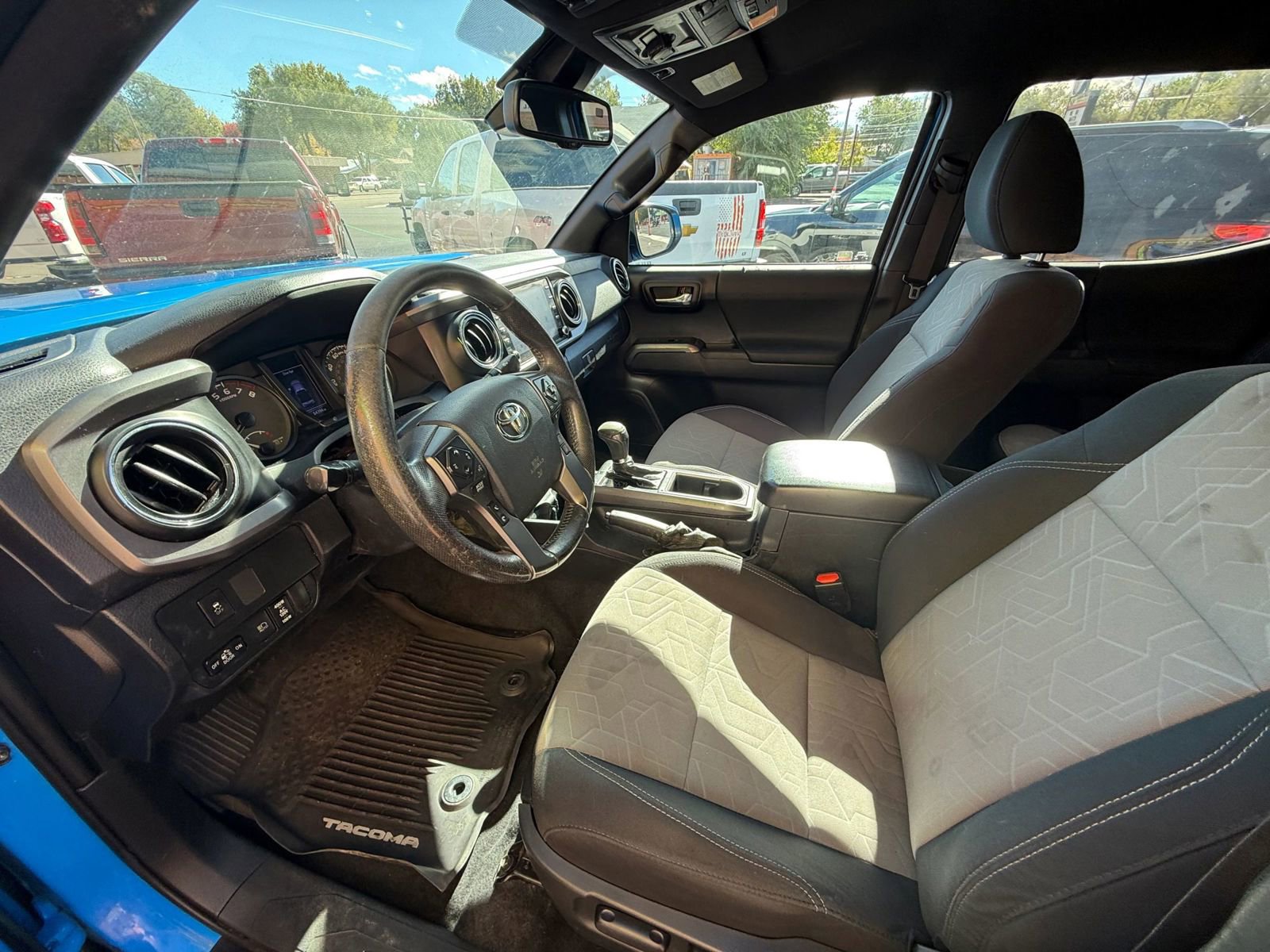 Used 2020 Toyota Tacoma TRD Off-Road image 10