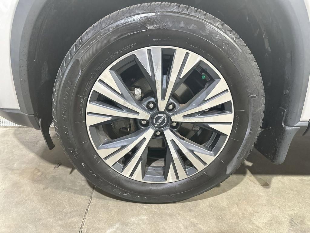 Used 2022 Nissan Rogue SV image 19