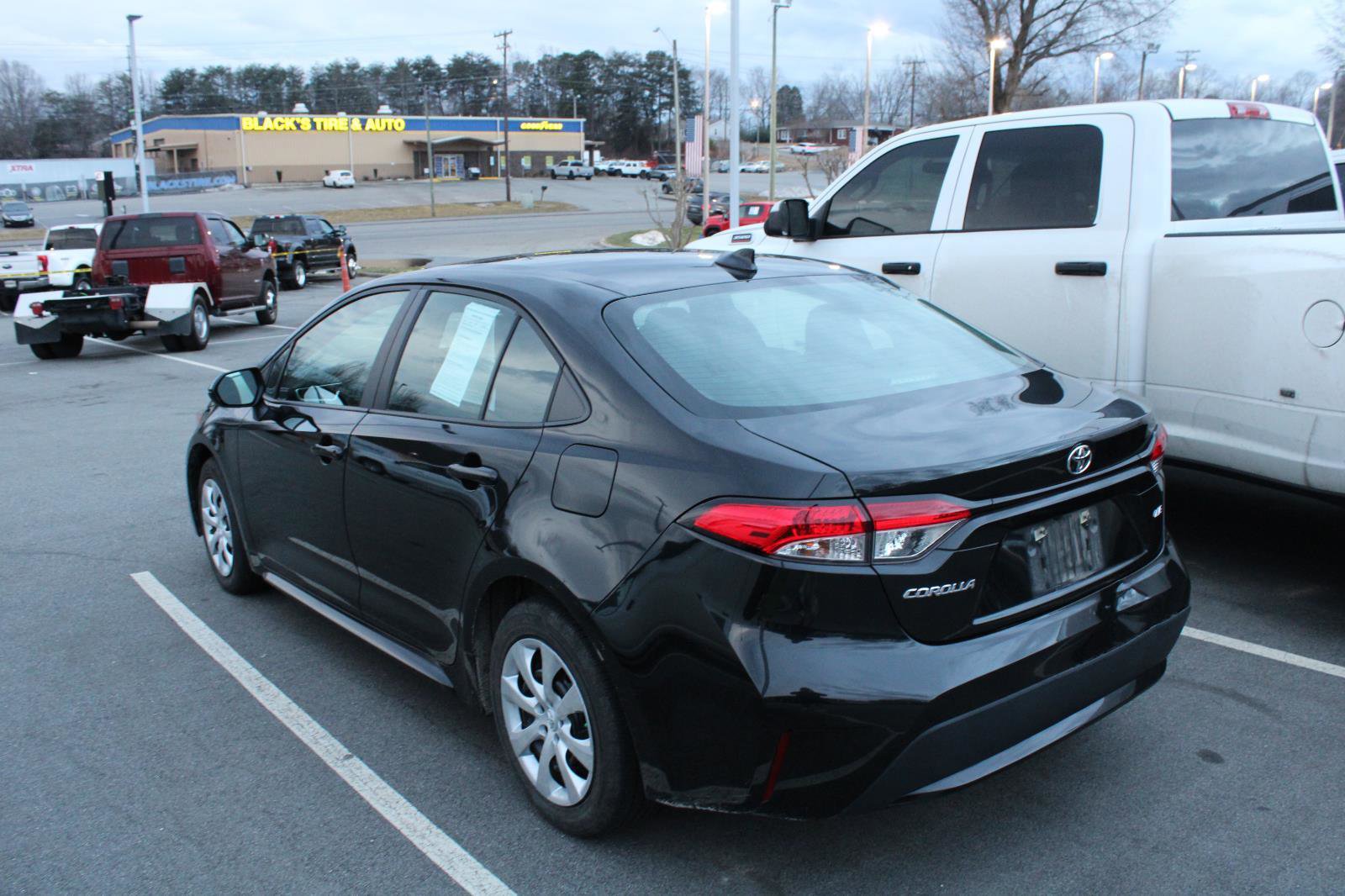 Used 2022 Toyota Corolla LE image 6