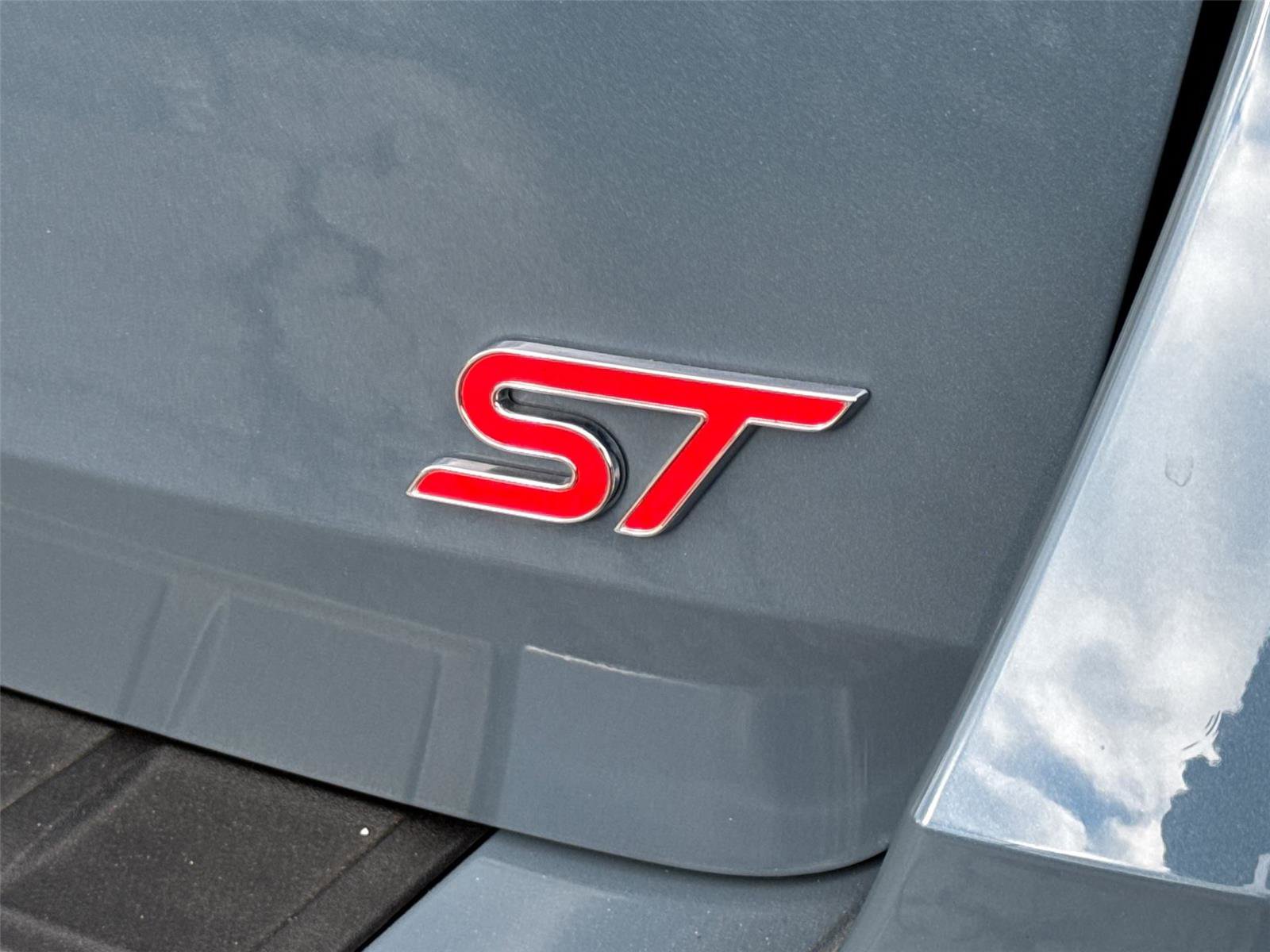 Used 2025 Ford Explorer ST image 15
