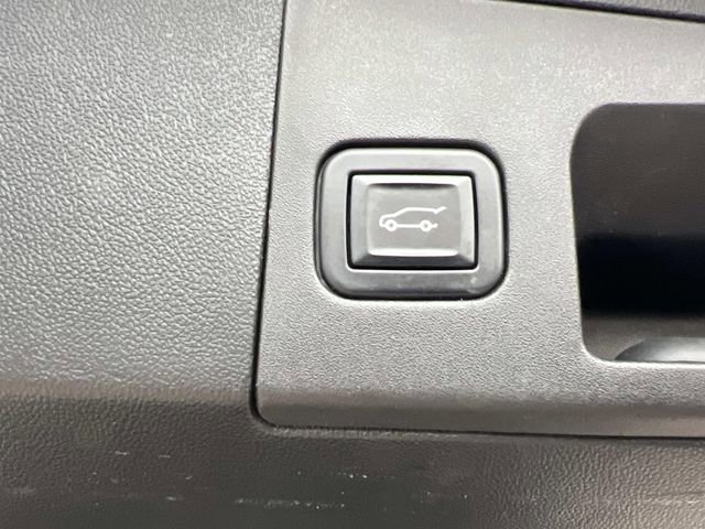 Certified 2022 Cadillac XT5 Premium Luxury FWD image 11