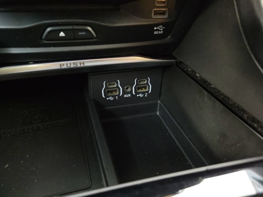 Used 2022 Chrysler Pacifica Pinnacle FWD image 22