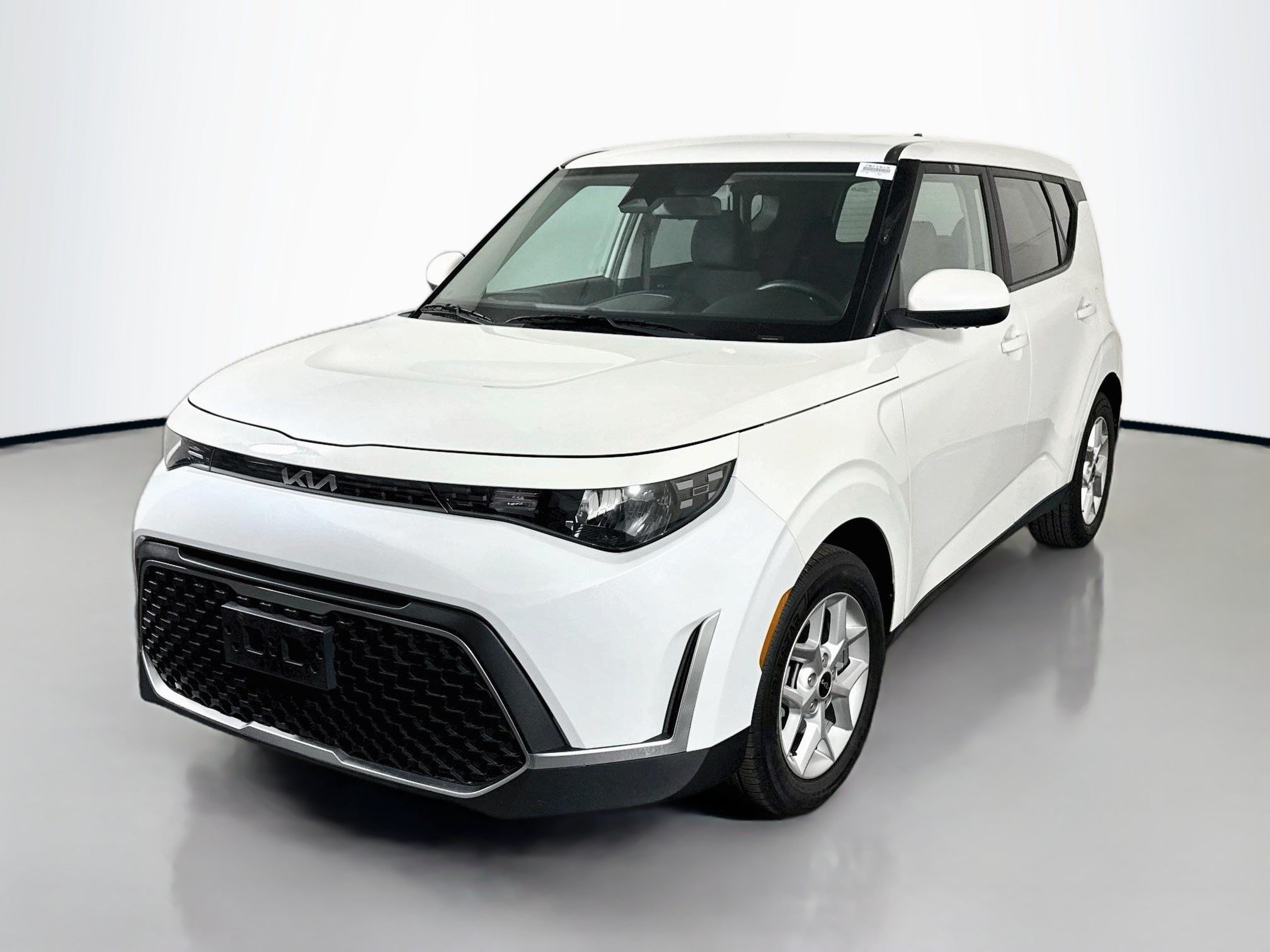 Used 2023 Kia Soul LX w/ LX Technology Package FWD image 4
