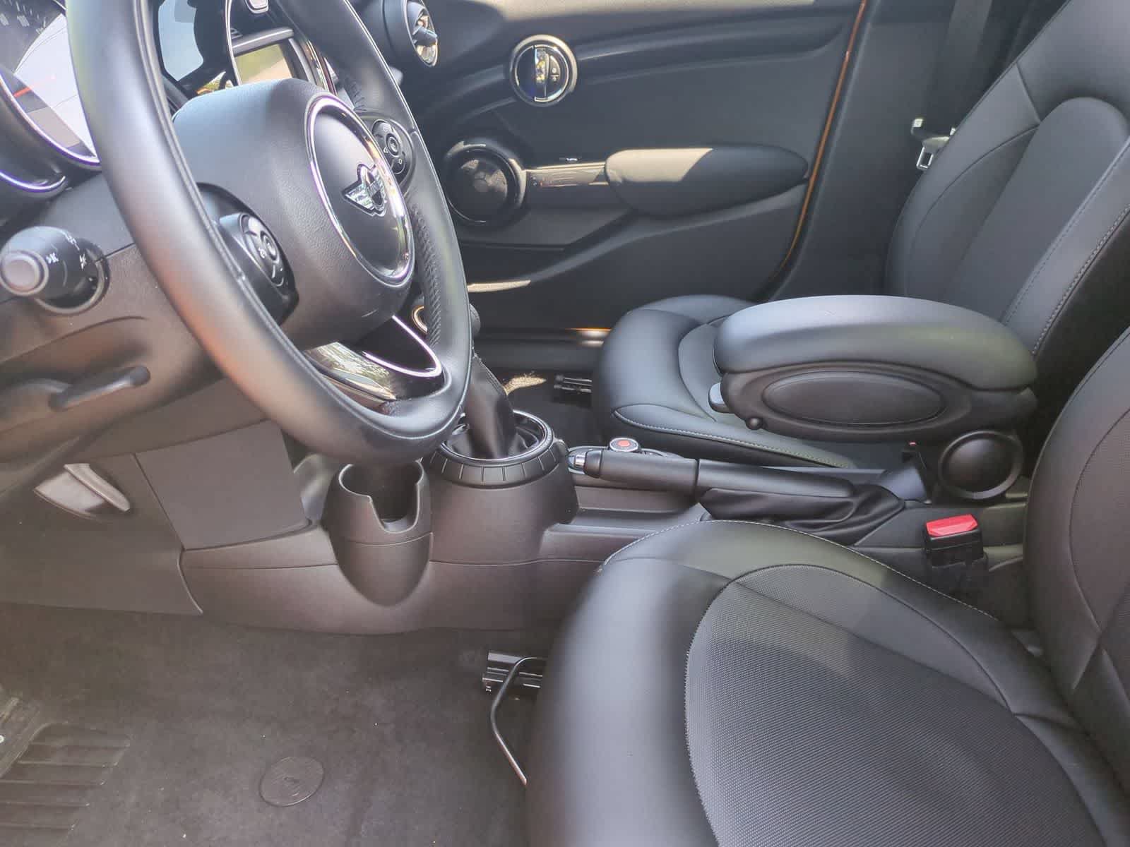 Used 2015 MINI Cooper 4-Door Hardtop FWD image 16