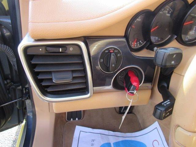 Used 2014 Porsche Panamera 4 image 16