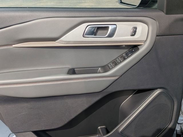 Used 2025 Ford Explorer Active w/ Active Comfort Package image 12