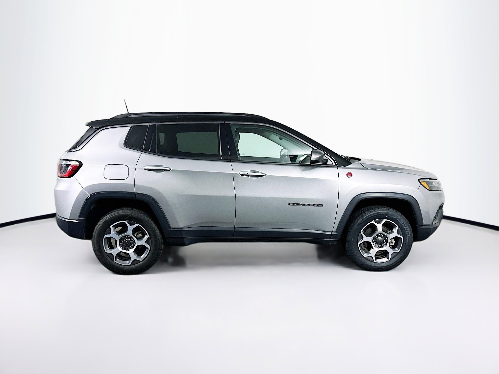 Used 2022 Jeep Compass Trailhawk w/ Trailhawk Convenience Group AWD/4WD image 10
