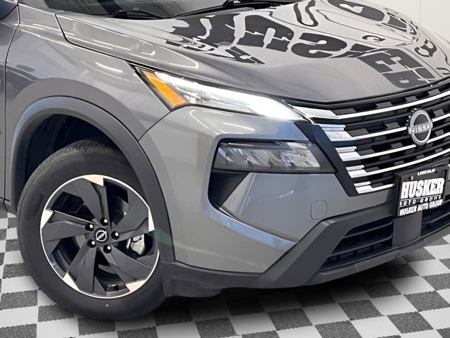 Used 2025 Nissan Rogue SV AWD/4WD image 25