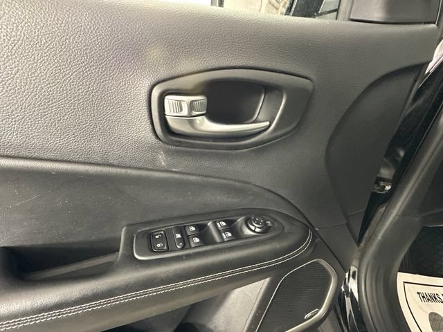 Used 2021 Jeep Compass Latitude w/ Sun and Sound Group AWD/4WD image 5