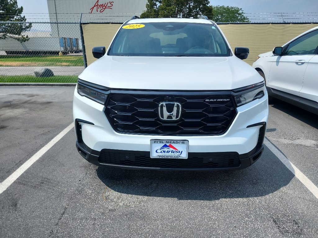 Used 2025 Honda Pilot Black Edition image 2