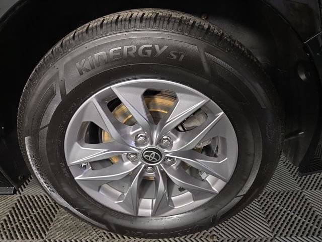 Used 2022 Toyota Sienna XLE w/ XLE Plus Package AWD/4WD image 11