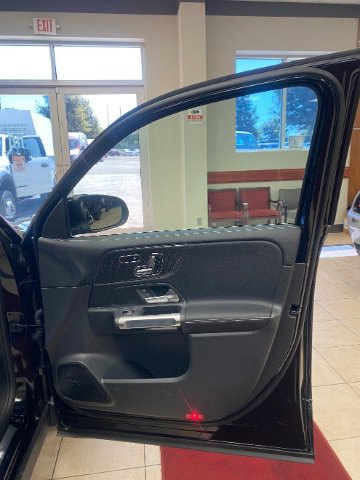 Used 2025 Mercedes-Benz GLB 250 image 11