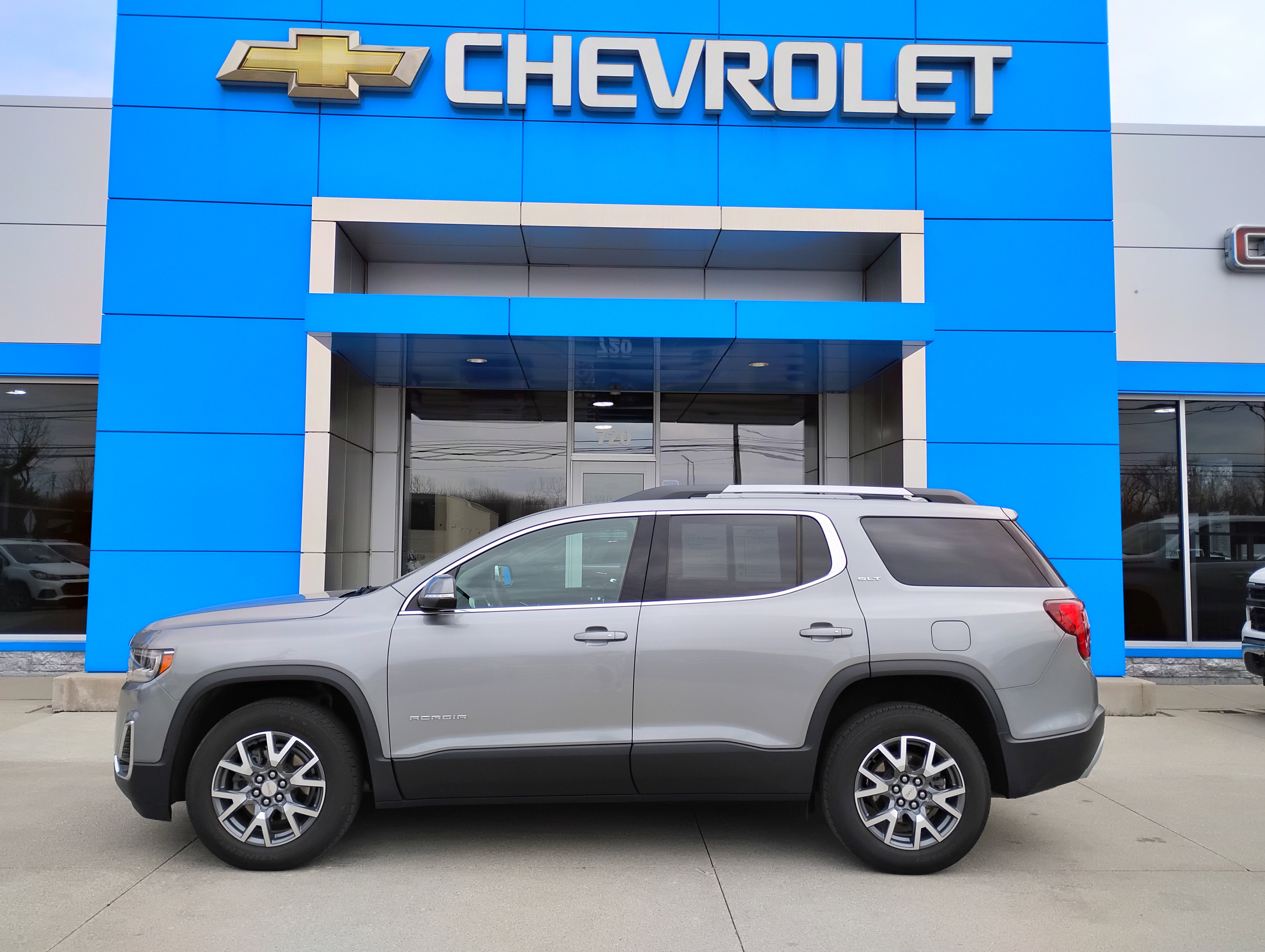 Used 2023 GMC Acadia SLT image 32