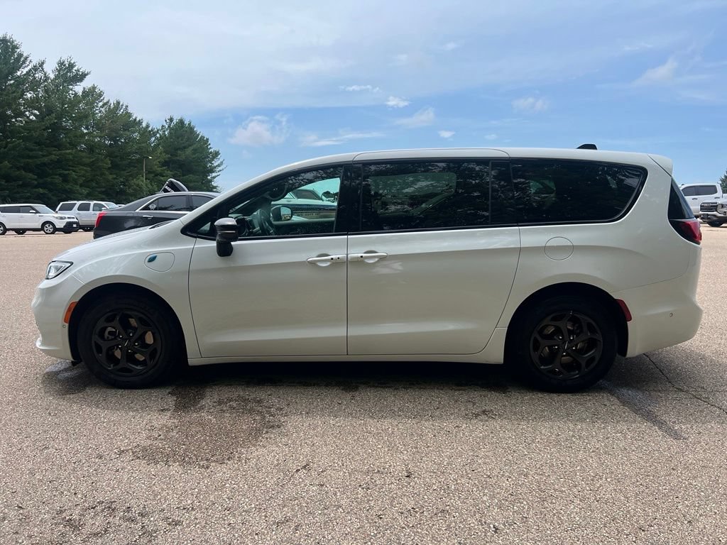 Used 2024 Chrysler Pacifica Limited FWD image 6