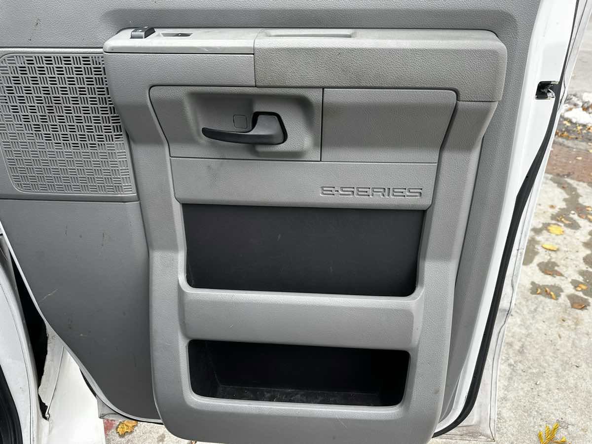 Used 2009 Ford E-150 and Econoline 150 XLT image 15