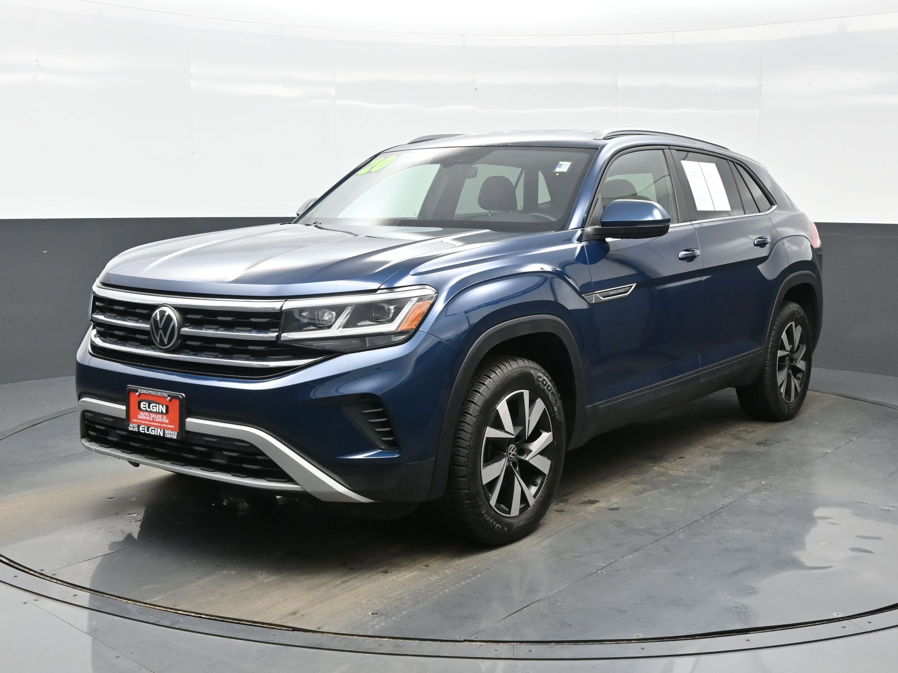 Used 2020 Volkswagen Atlas Cross Sport SE image 2